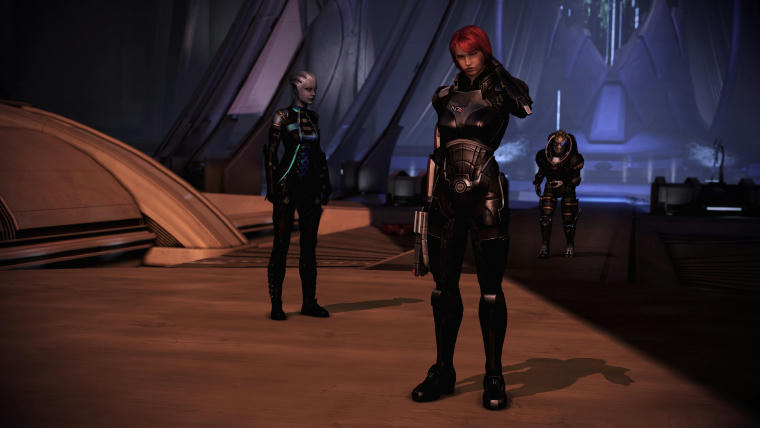 Screenshot depicting female Shepard, Liara and Garrus in an alien temple